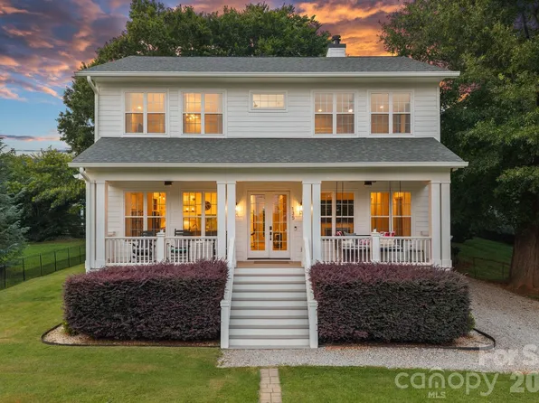 135 Surfside Ln, Mooresville, NC 28117