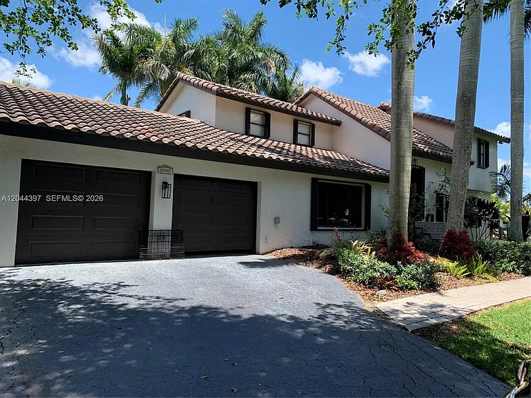20501 SW 50th Pl — Photo 2