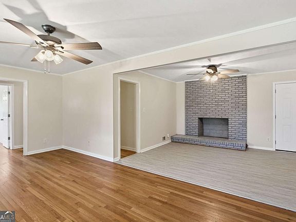 4th image of 4045 Compton Cir