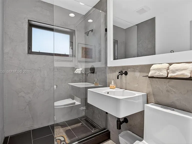 3781 NE 13th Ave — Photo 18