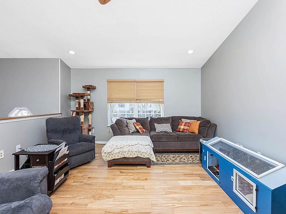 4th image of 4 N Longwood Ct