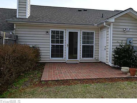 2nd image of 100 Mansfield Cir
