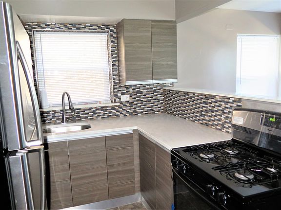 4th image of 10943 S King Dr