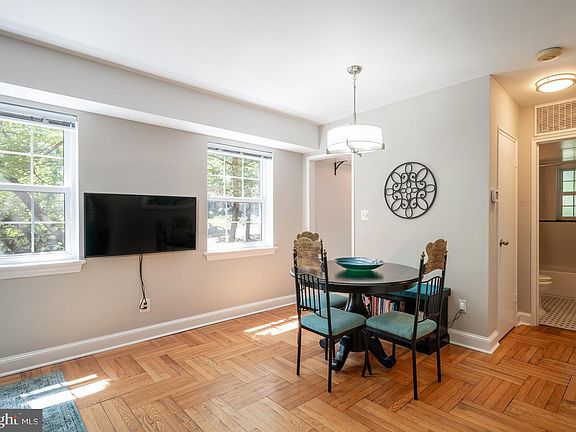 3rd image of 1307 N Ode St APT 414