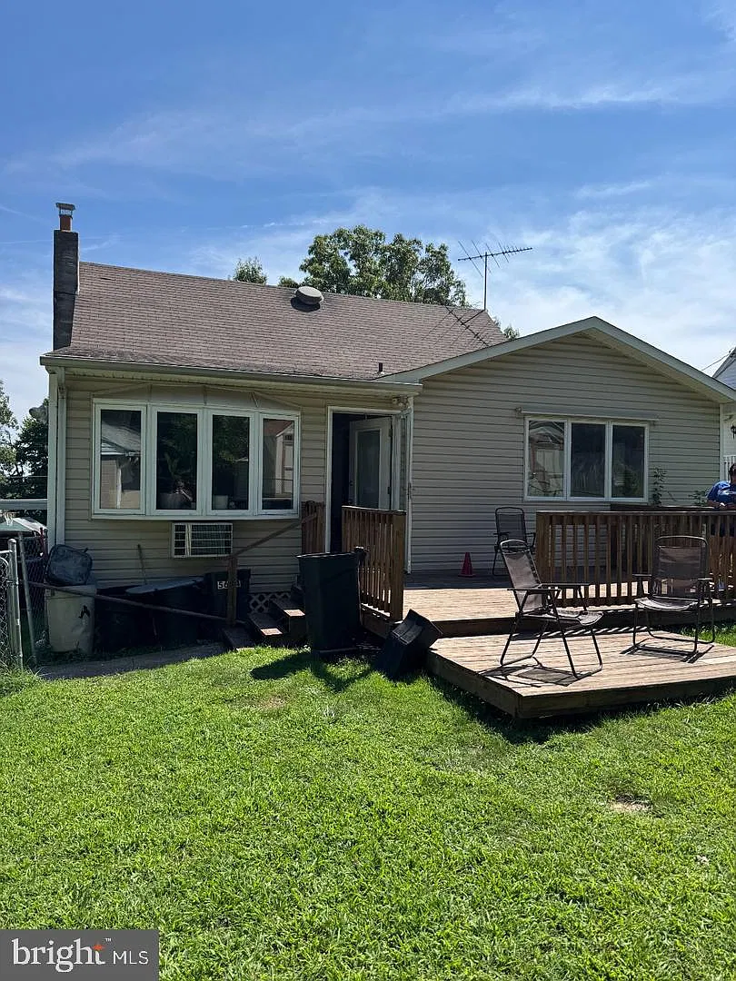 4 bed, 1.0 bath, 1473 sqft, $2,300 — Photo 3
