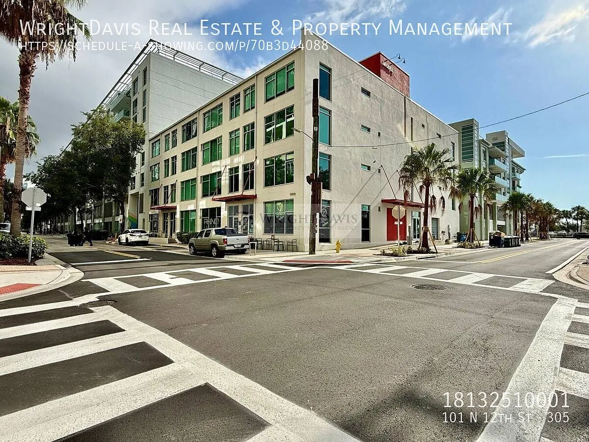 Downtown Channel District 1/1 Loft! — Photo 2