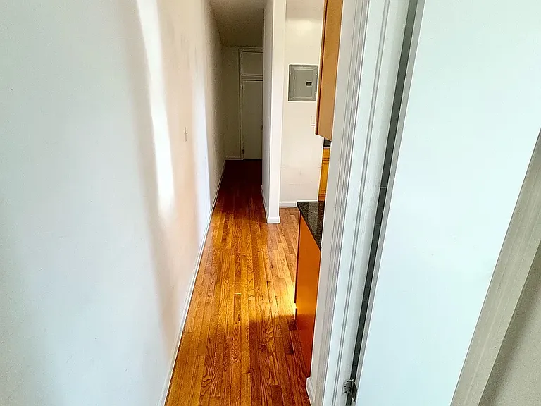352 W 15th St #301 — Photo 16