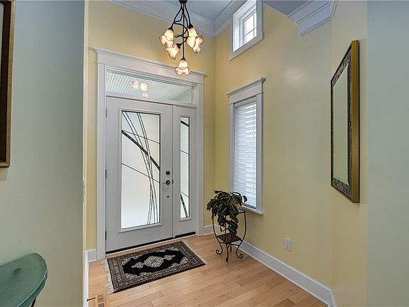 3rd image of 1046 Kenneth Dr