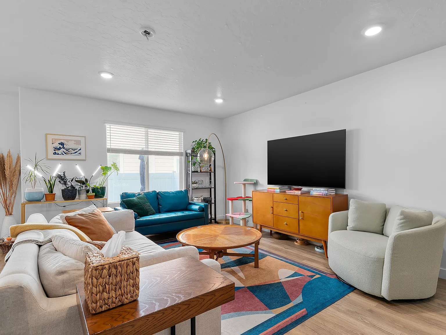 3 bed, 2.5 bath, 1550 sqft, $2,200 — Photo 2