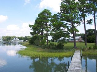 230 Club Point Dr, Cape Carteret, NC 28584