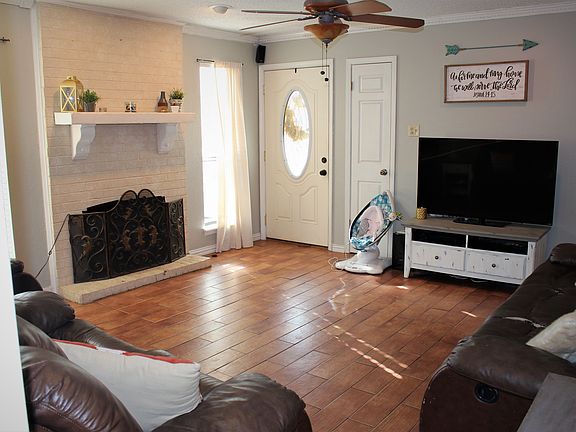 3rd image of 3115 Le Oaks Dr