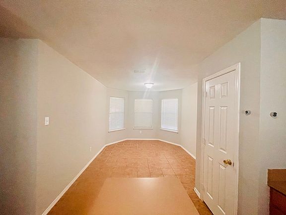 4th image of 2701 Morningside Dr
