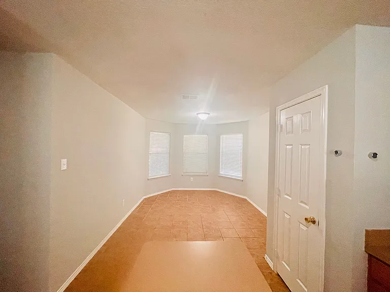 2701 Morningside Dr — Photo 4
