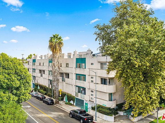 2nd image of 13720 Moorpark St APT 203