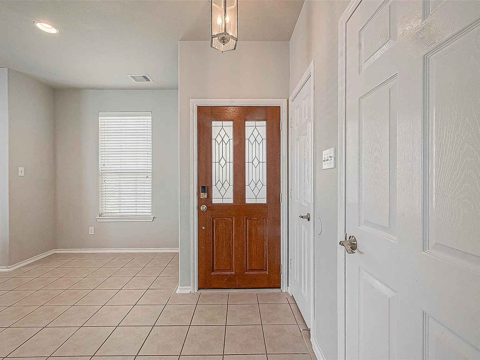 3 bed, 2.5 bath, 1518 sqft, $1,900 — Photo 4