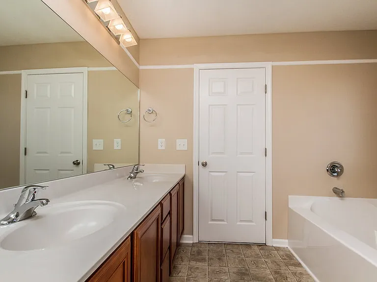 310 Sarava Ln — Photo 9