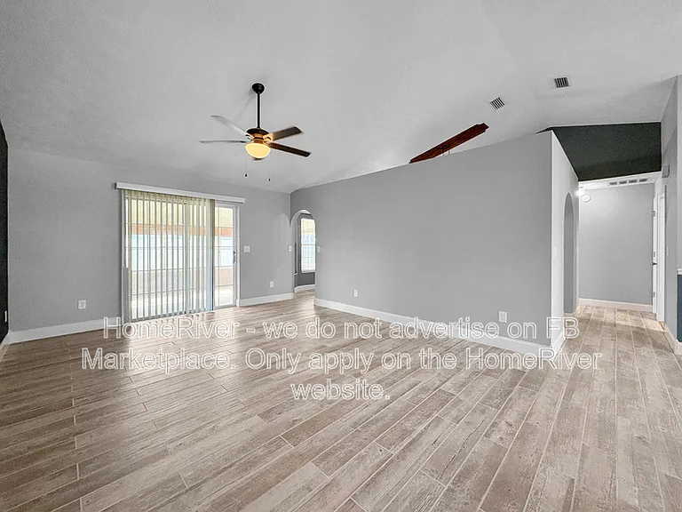 4021 NE 6th Ct — Photo 5