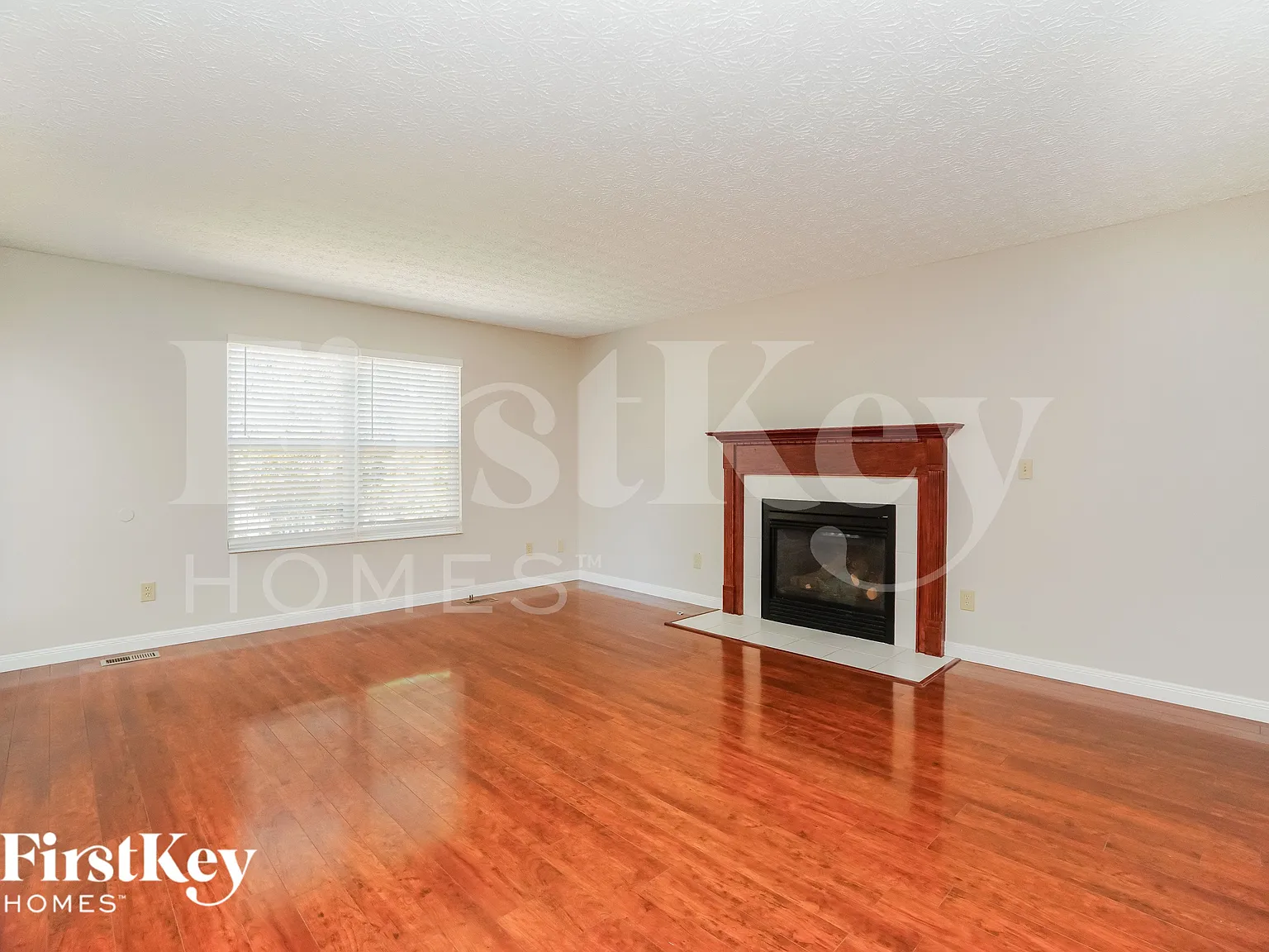 4 bed, 2.5 bath, 1910 sqft, $3,295 — Photo 4