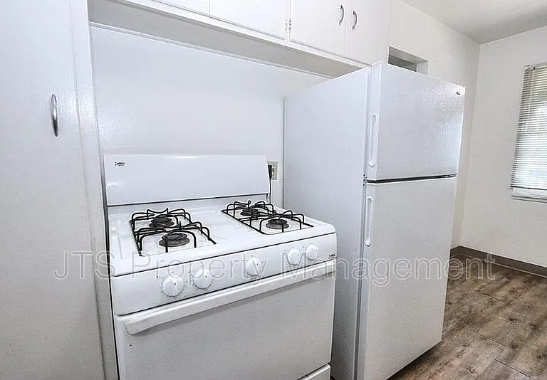 4439 V St #6 — Photo 4