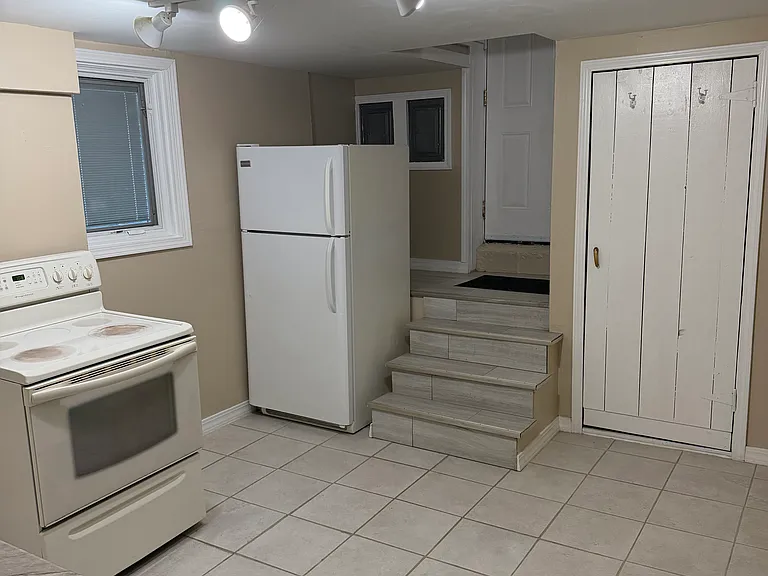 310 Maple St #1 — Photo 5