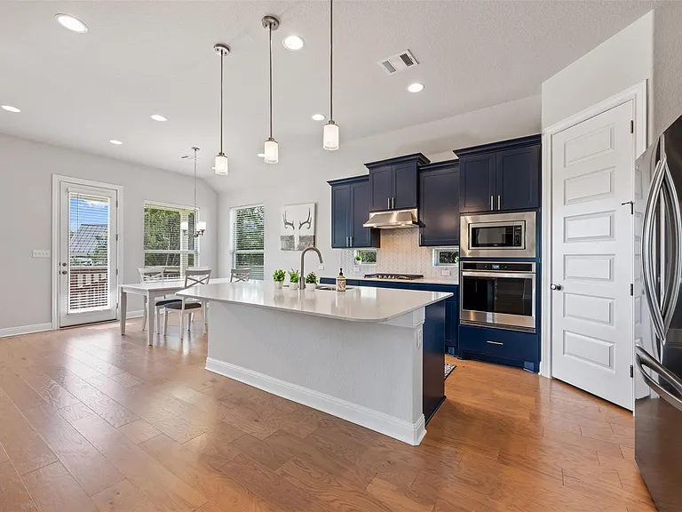 686 Treadwell Ln — Photo 11