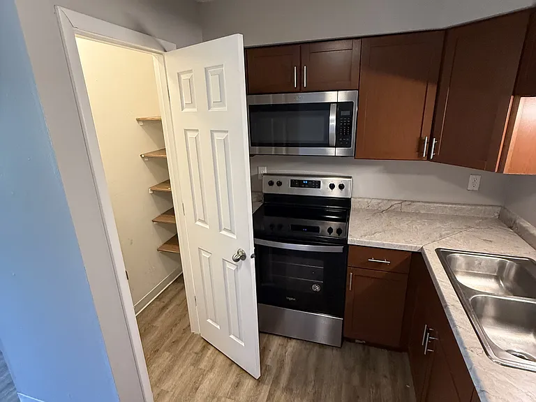 725 S 11th St #4 — Photo 3