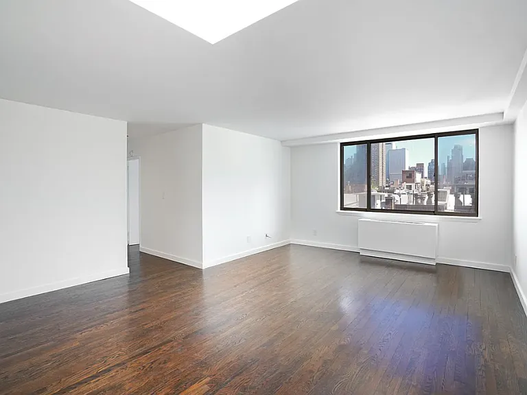 447 W 45th St #7A — Photo 1