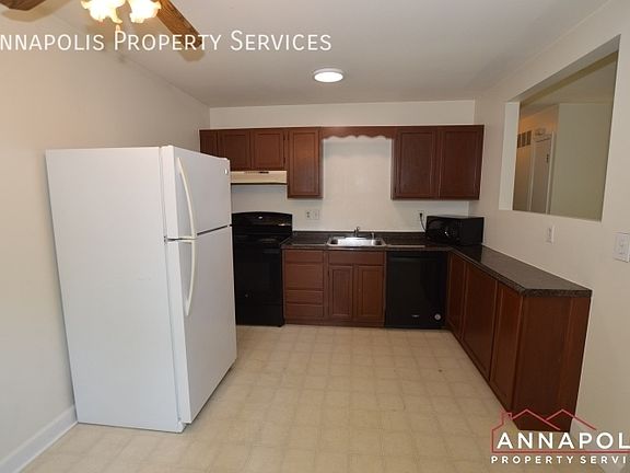 3rd image of 928 Ryecroft Ct