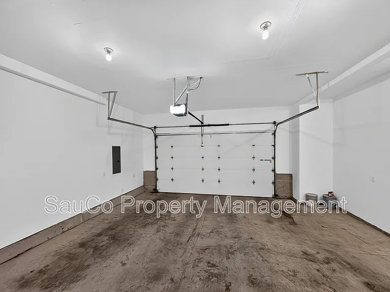 822 SE Bacarra St — Photo 2