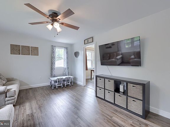 4th image of 1074 Hearthstone Rd