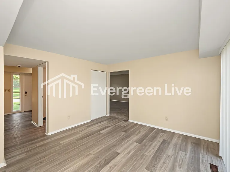 1733 Continental Dr — Photo 6