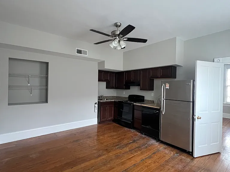 409 Warner St #2 — Photo 1