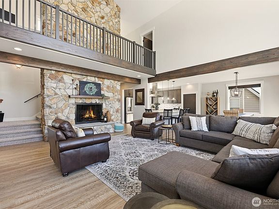 5th image of 540 Lake Front Drive