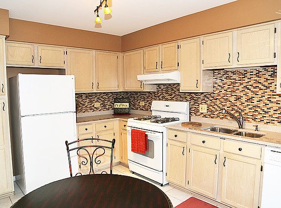 3rd image of 938 Little Falls Ct