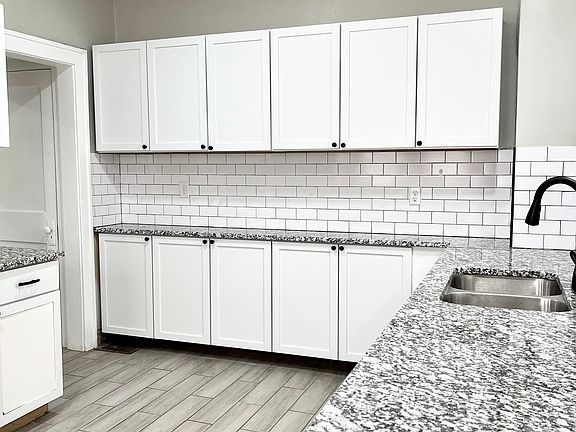 5th image of 1740 E Fulton St