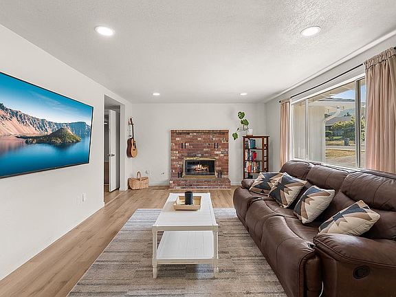 4th image of 1789 Inverness Dr