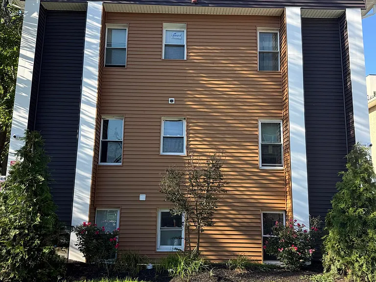 407 NE 8th Ave #2G — Photo 2