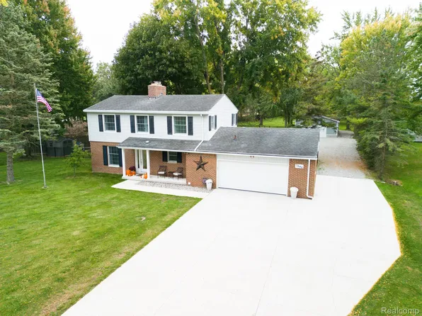 7644 Labo Rd, South Rockwood, MI 48179