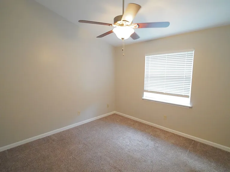 1908 Wagon Wheel Cir E — Photo 28
