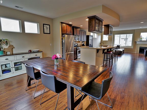 5th image of 5213 NE 52nd Cir