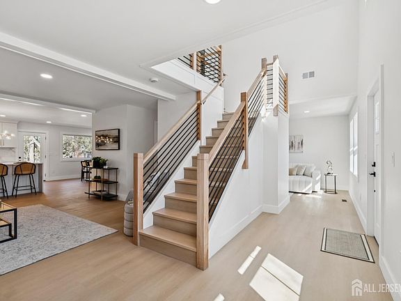 2nd image of 662 Summit Rd