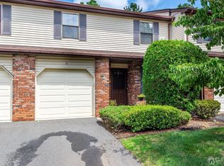 6 Dogwood Dr, Edison, NJ 08820