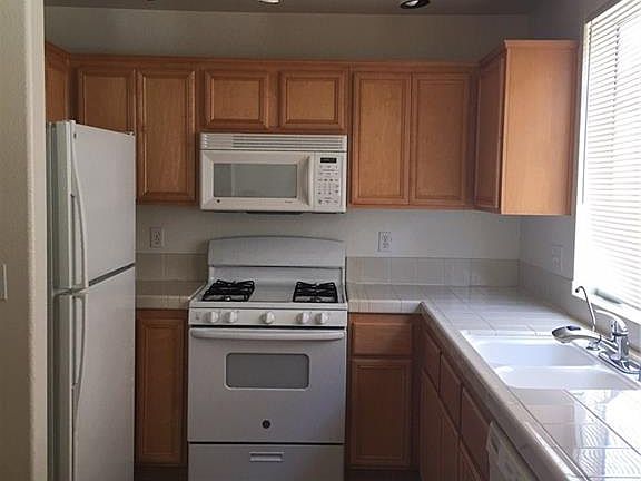 3rd image of 15 Belle Essence Ave