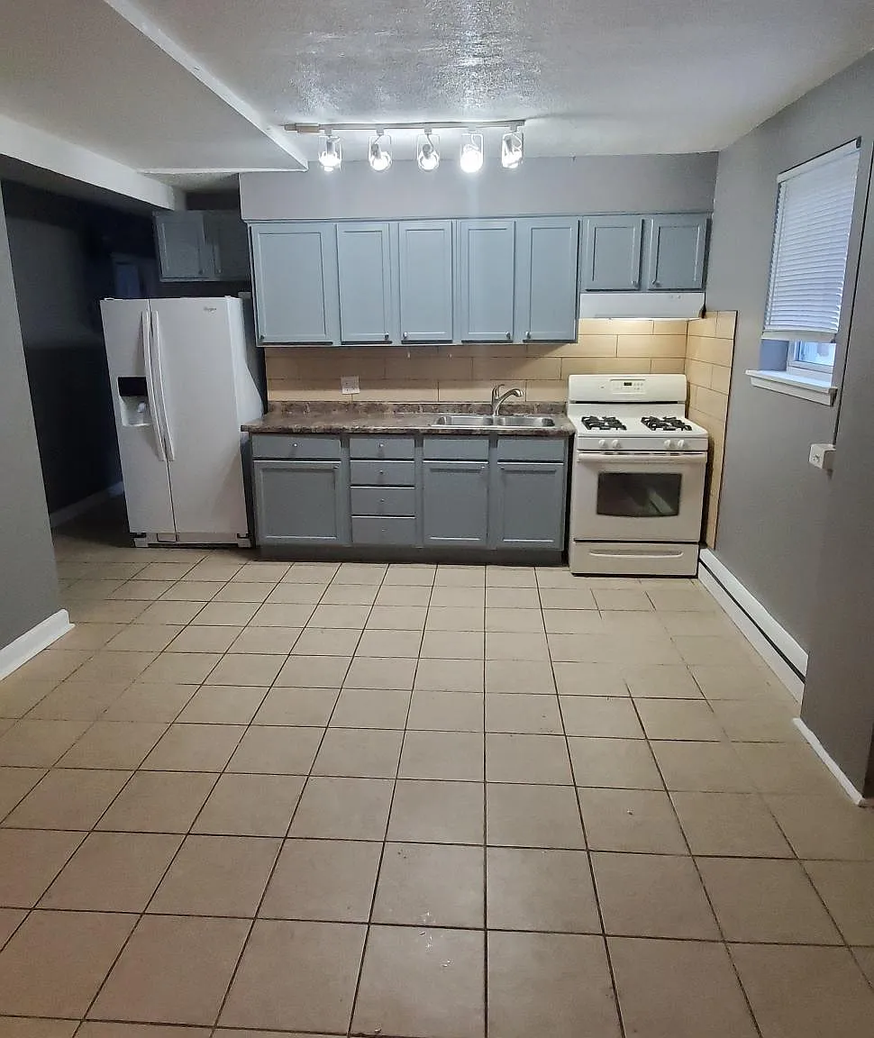 3 bed, 850 sqft, $1,500 — Photo 4