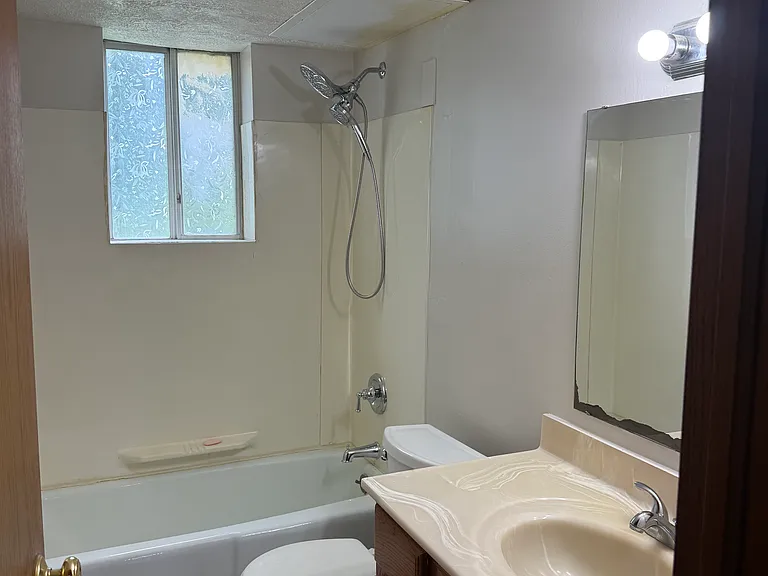 1369 Cayuga Ave — Photo 6