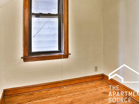 4th image of 2217 N Hoyne Ave