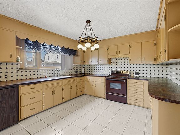 4th image of 53 Rogers St