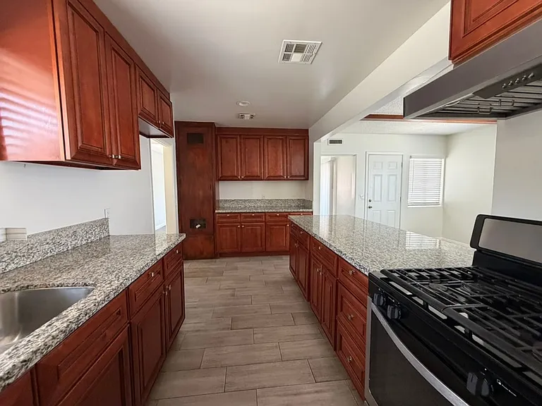 512 La Serena Dr — Photo 14