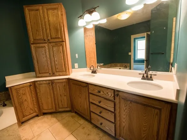 240 Harrison Ln, Pinson, TN 38366