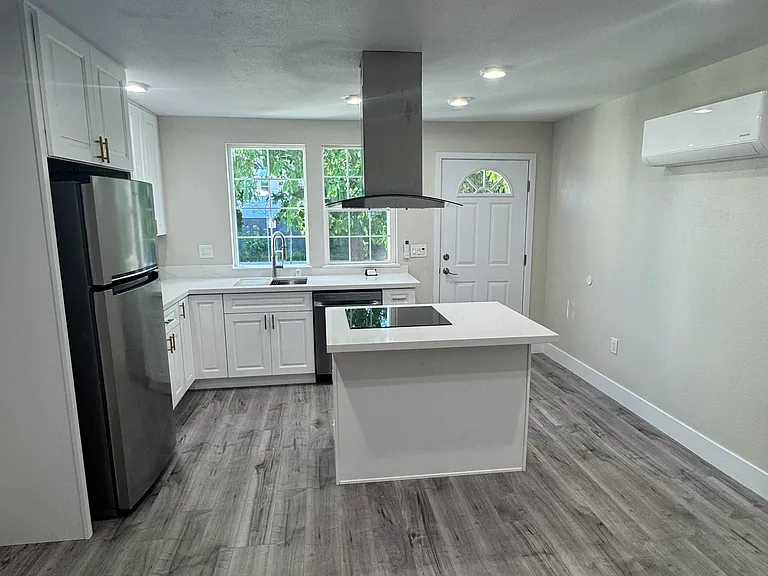 4415 V St — Photo 5